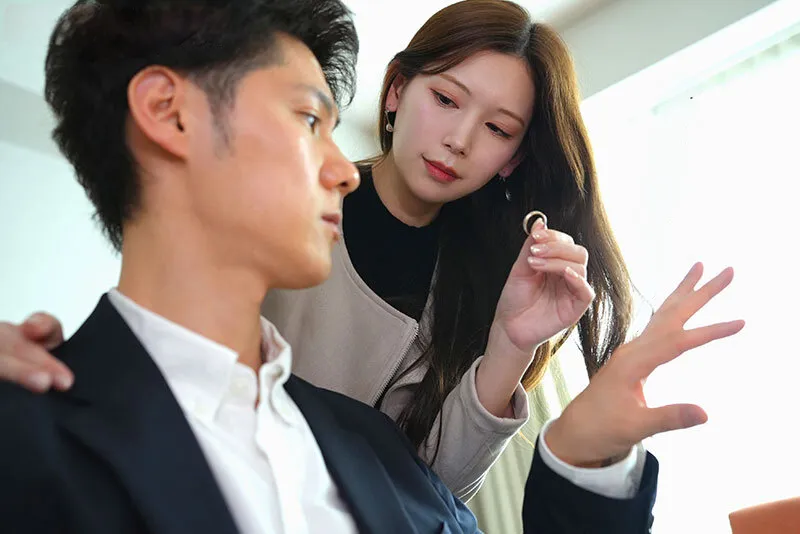 Bà xã đi đi chơi, gã chồng ở nhà bị nhỏ em người vợ gạ đụ không trượt phát nào